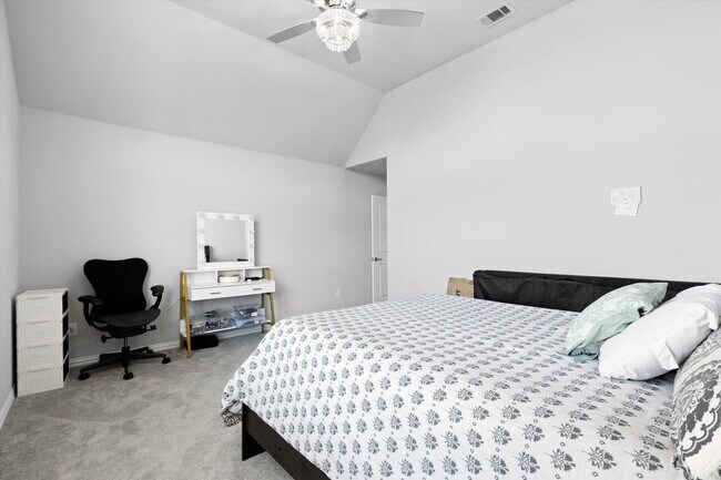 Building Photo - 1412 Summer Ln