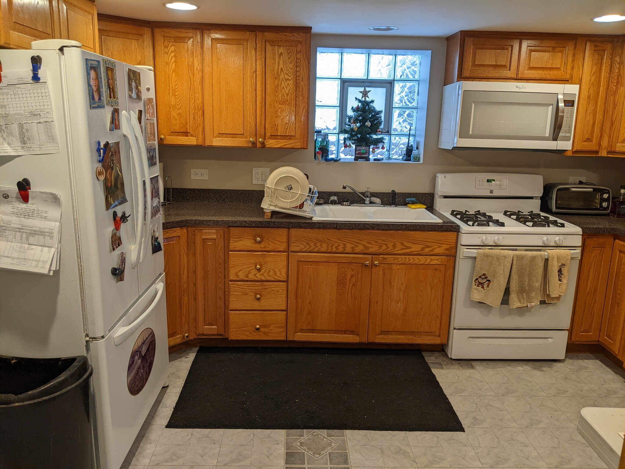 Kitchen - 5473 N Parkside Ave