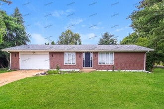 Building Photo - 7020 Lakeside Hills Dr