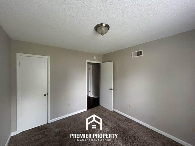 Building Photo - Stunning 3BR/2BA Near Southwind | 2,079 Sq Ft, Built-Ins, Fireplace & Covered Patio