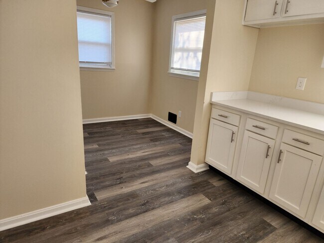 Building Photo - 4306 Shady Villa Dr