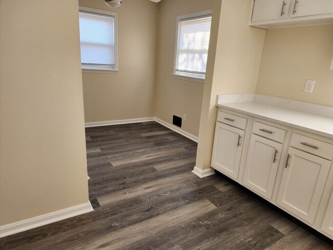 Building Photo - Beautiful 3 Bedroom 2 Bathroom Home