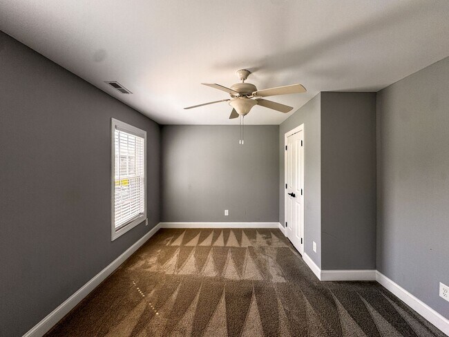 Building Photo - Spacious 5 Bed 3.5 Bath Home in Carthage