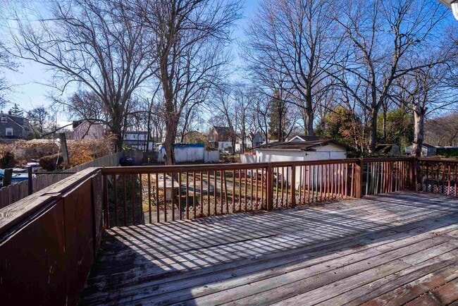 Building Photo - 336 W Palisade Ave