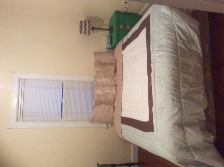 Building Photo - 4 E Broad St