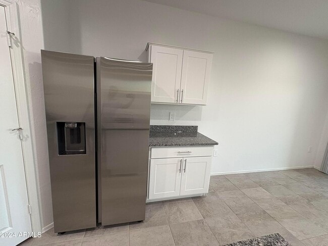 Building Photo - 1575 E Lardner Dr