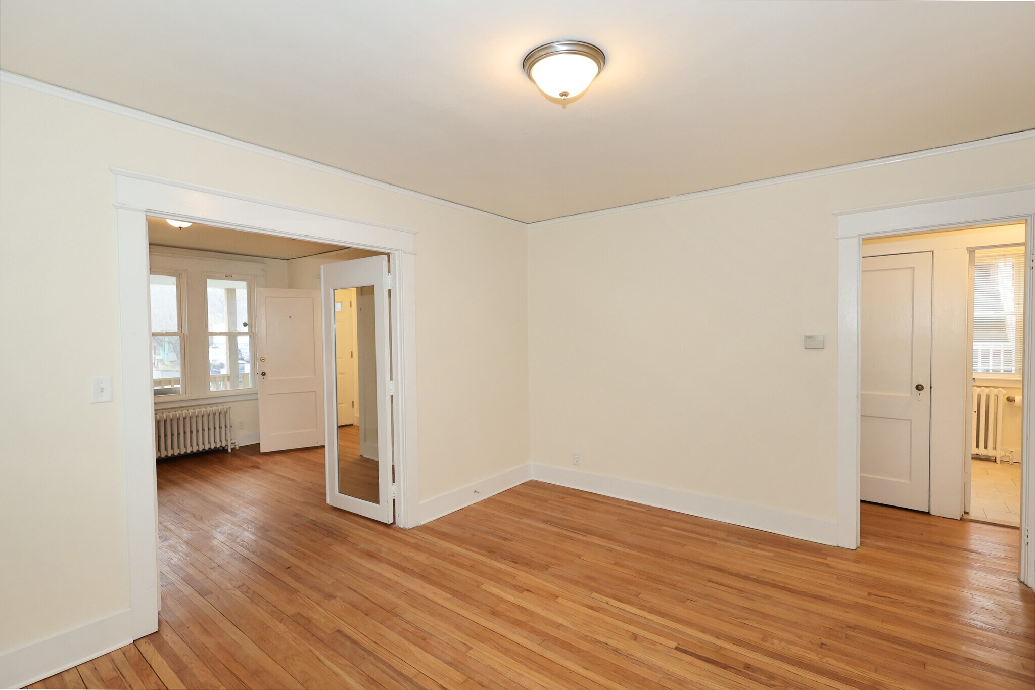 Building Photo - 146 Division St