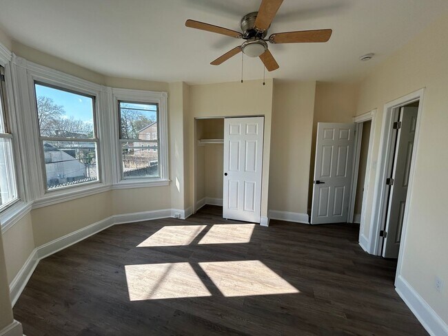 Building Photo - 423 Righter St