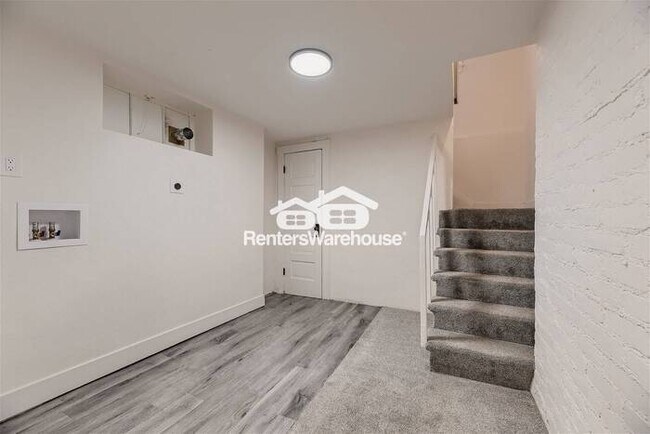 Building Photo - 12-17 MONTH LEASE! Available 7/14! Light A...