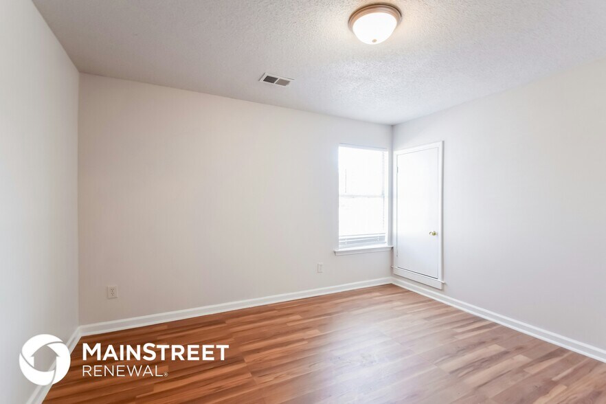 Building Photo - 4848 Ashcroft Dr