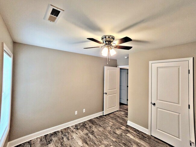 Building Photo - HOUSE for RENT Hartselle 3BR