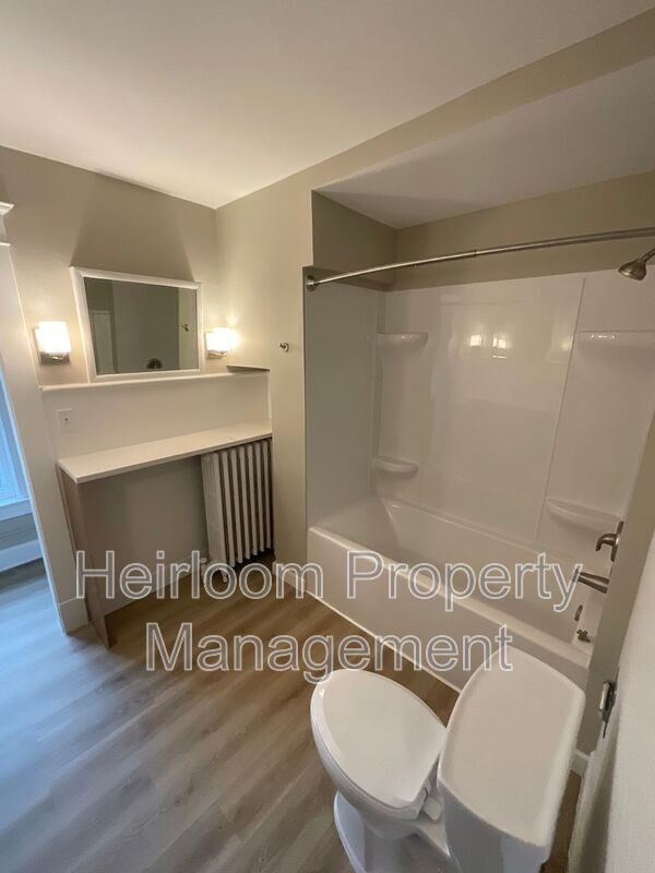 Building Photo - 601 Woodland Ave