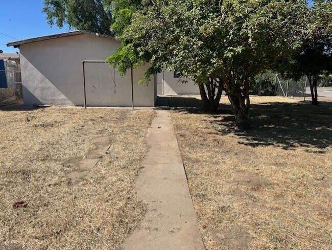 Building Photo - Downtown Tehachapi!!