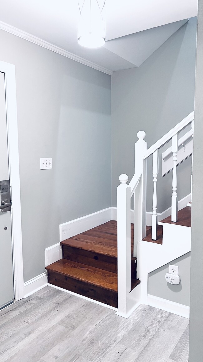 Building Photo - 516 Brent Rd