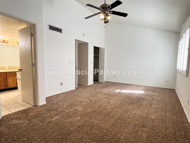 Building Photo - Fantastic 3 bed room 2 bathroom
