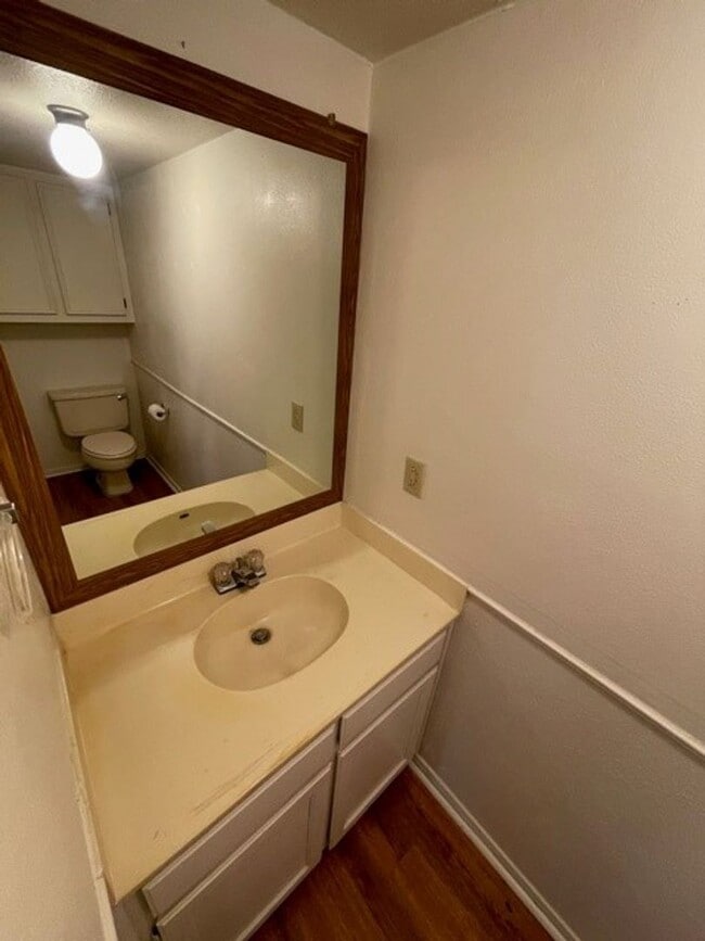 Building Photo - Spacious and bright 2 story condo!