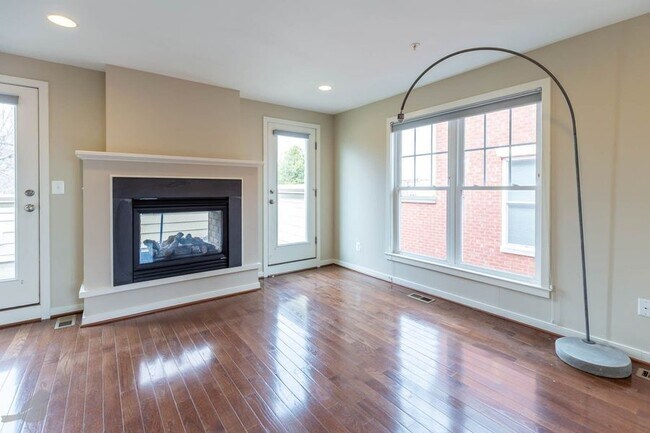Building Photo - 2909 Chancellor's Way NE