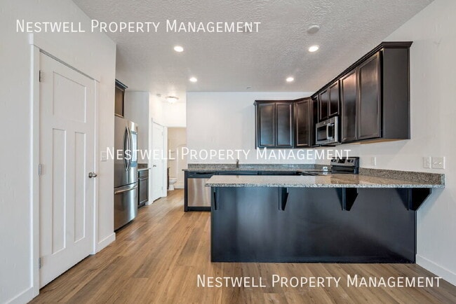 Building Photo - 637 E 380 N