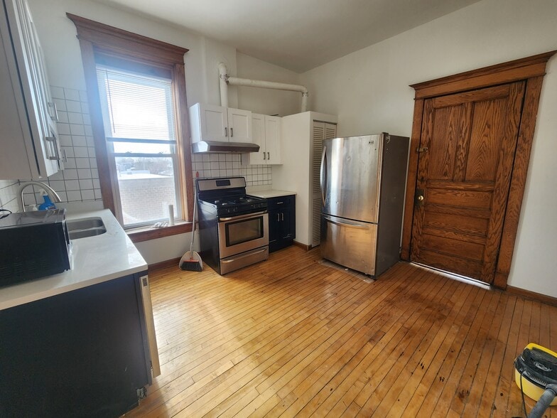 Building Photo - 2404 W Superior St