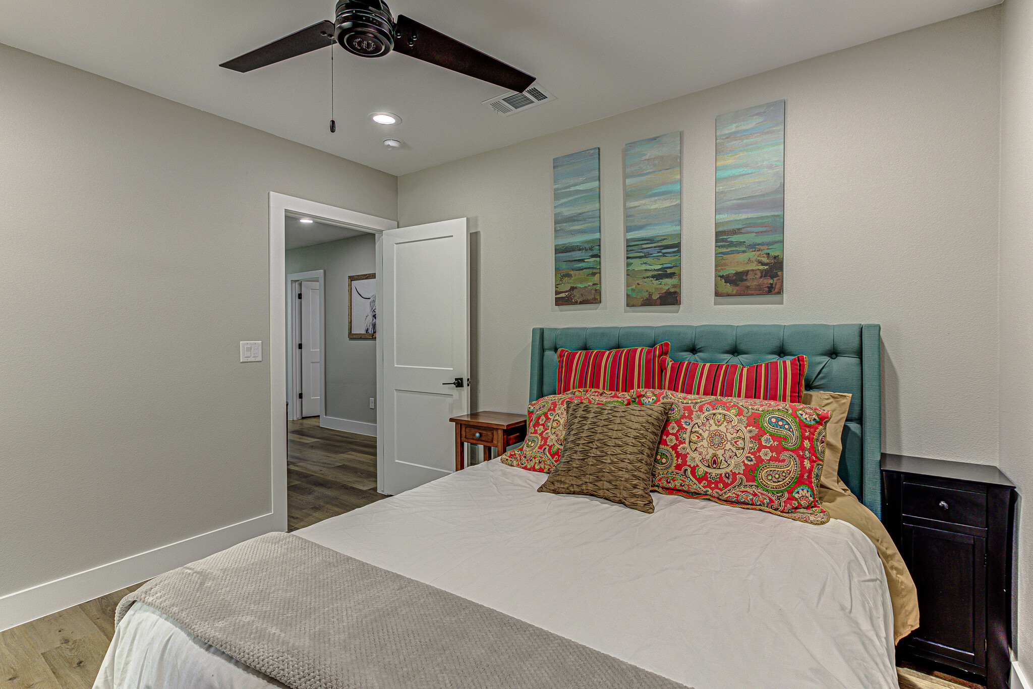 Downstairs guest bedroom - 707 N Shorewood Dr