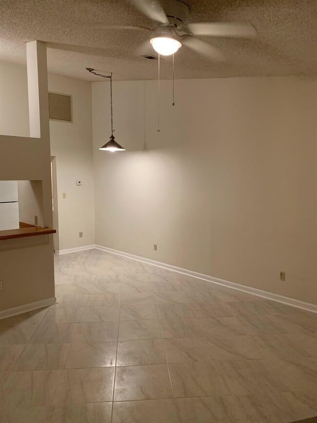 Building Photo - 2299 Sandpiper St