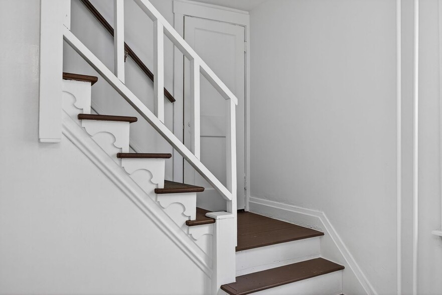 Building Photo - 406 S 18th St