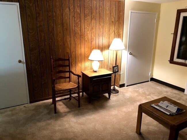 Building Photo - 15 Saran Ave