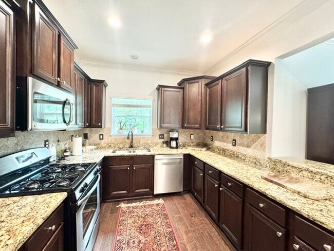 Building Photo - 104 Golf Villa Dr