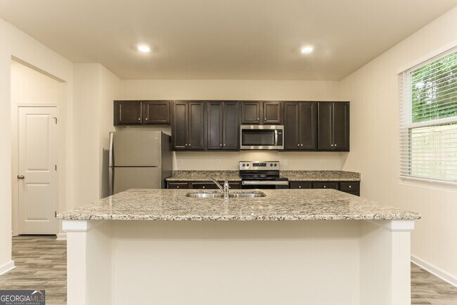 Building Photo - 215 Hamilton Pointe Dr