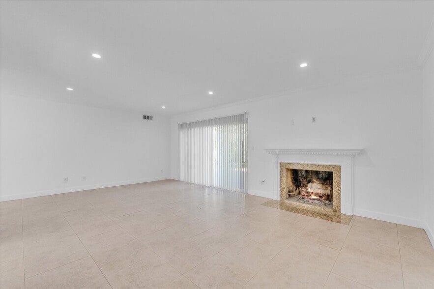 Building Photo - 8201 Clemens Ave