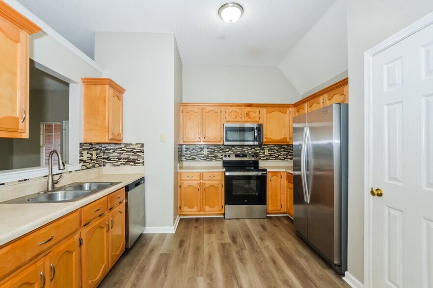 Building Photo - 8180 Cross Point Dr