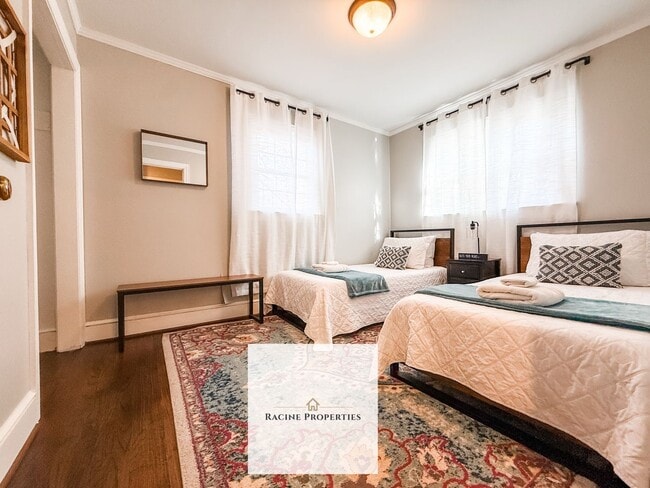 Building Photo - Furnished Two Bedroom Close to Downtown