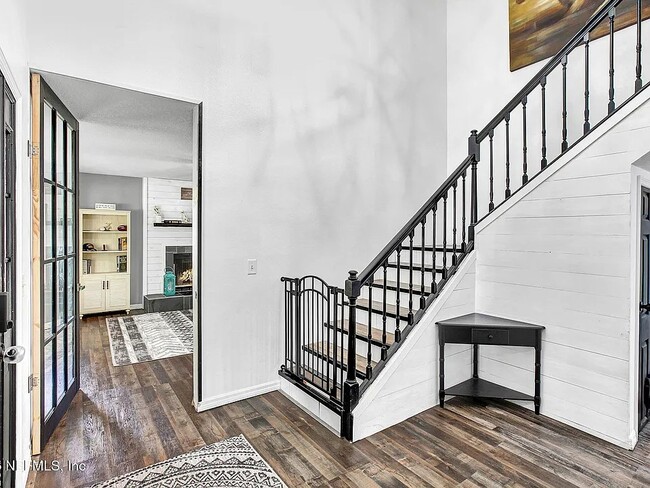 Building Photo - 120 Wippletree Ct