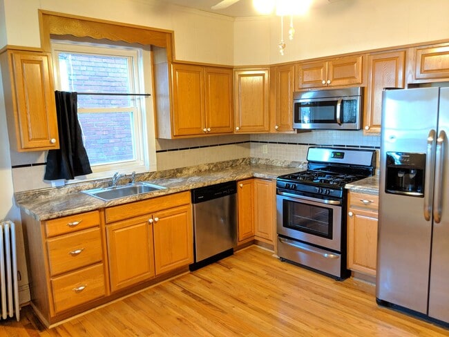 Building Photo - Charming Historic townhouse in downtown Frederick available mid June!