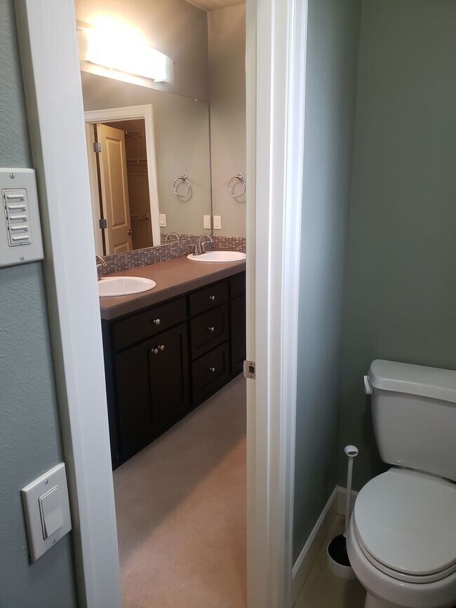 Building Photo - Modern Home in SW Portland