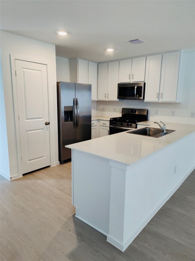 Building Photo - 28763 Texas Plns Dr