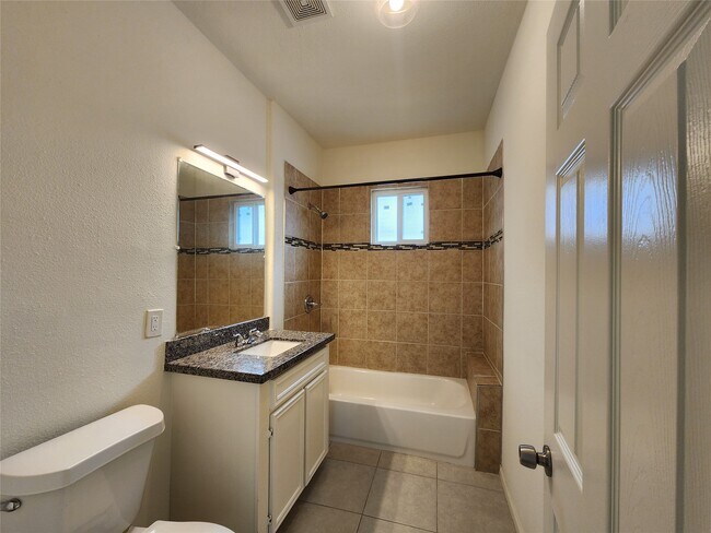 Building Photo - 1105 Erin St