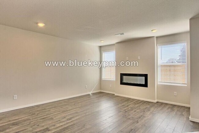 Building Photo - 4 Bed, 2.5 Baths Home in Ridgefield