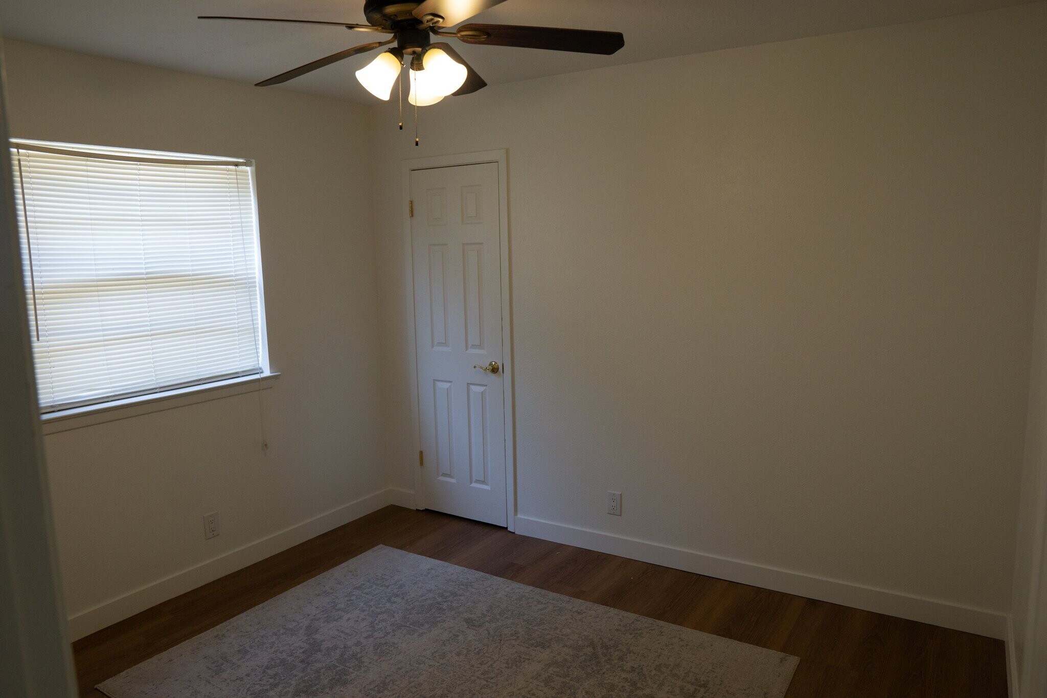 Building Photo - 737 Hallvale Dr