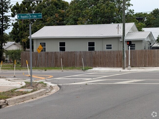 Building Photo - 1316 Holmes Ave
