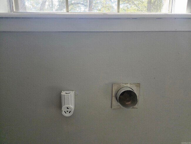 Building Photo - 216 Windhill Dr