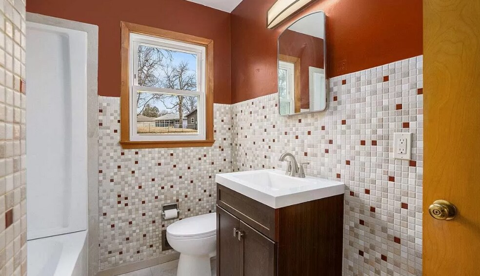 Updated bathroom - 424 N Lake Ave