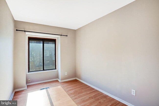 Building Photo - 9930 Brookridge Ct