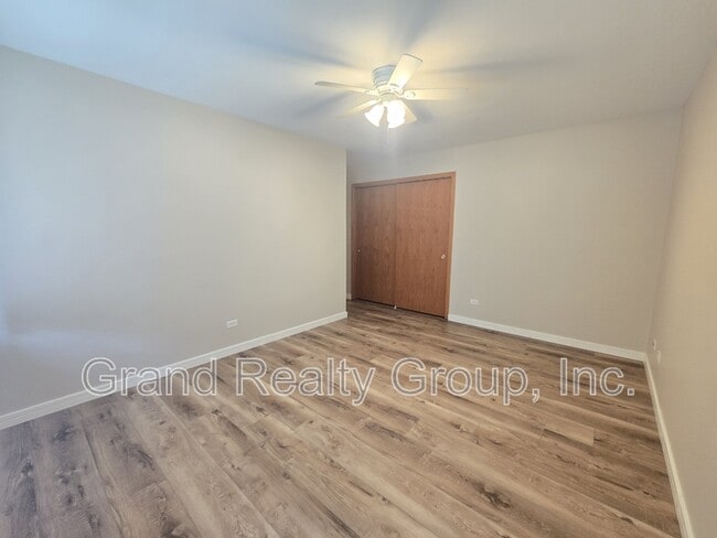 Building Photo - 1565 Old Barn Cir