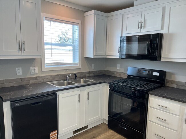 Building Photo - 1801 W 92nd Ave