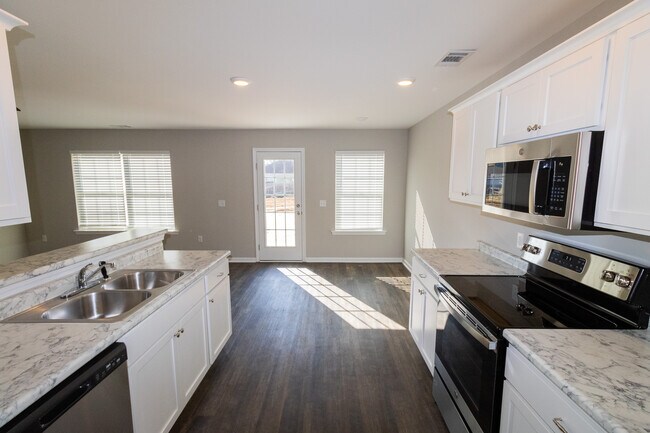 Building Photo - 123 Callaway Cres