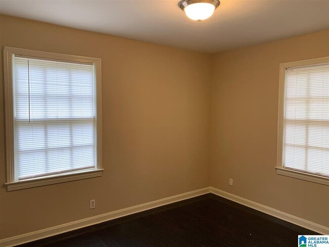 Building Photo - 8132 10th Ave S