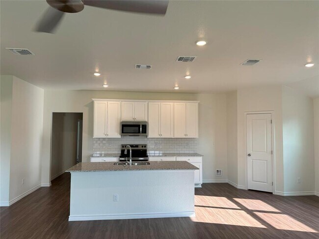 Building Photo - 501 Double Vision Rd