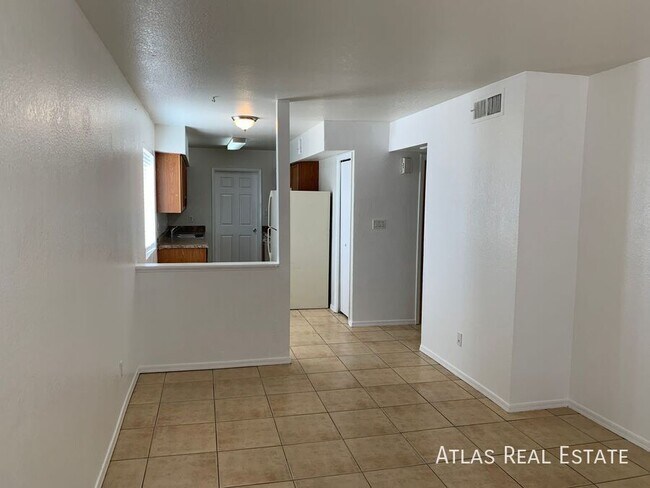 Building Photo - 128 W Inglewood St