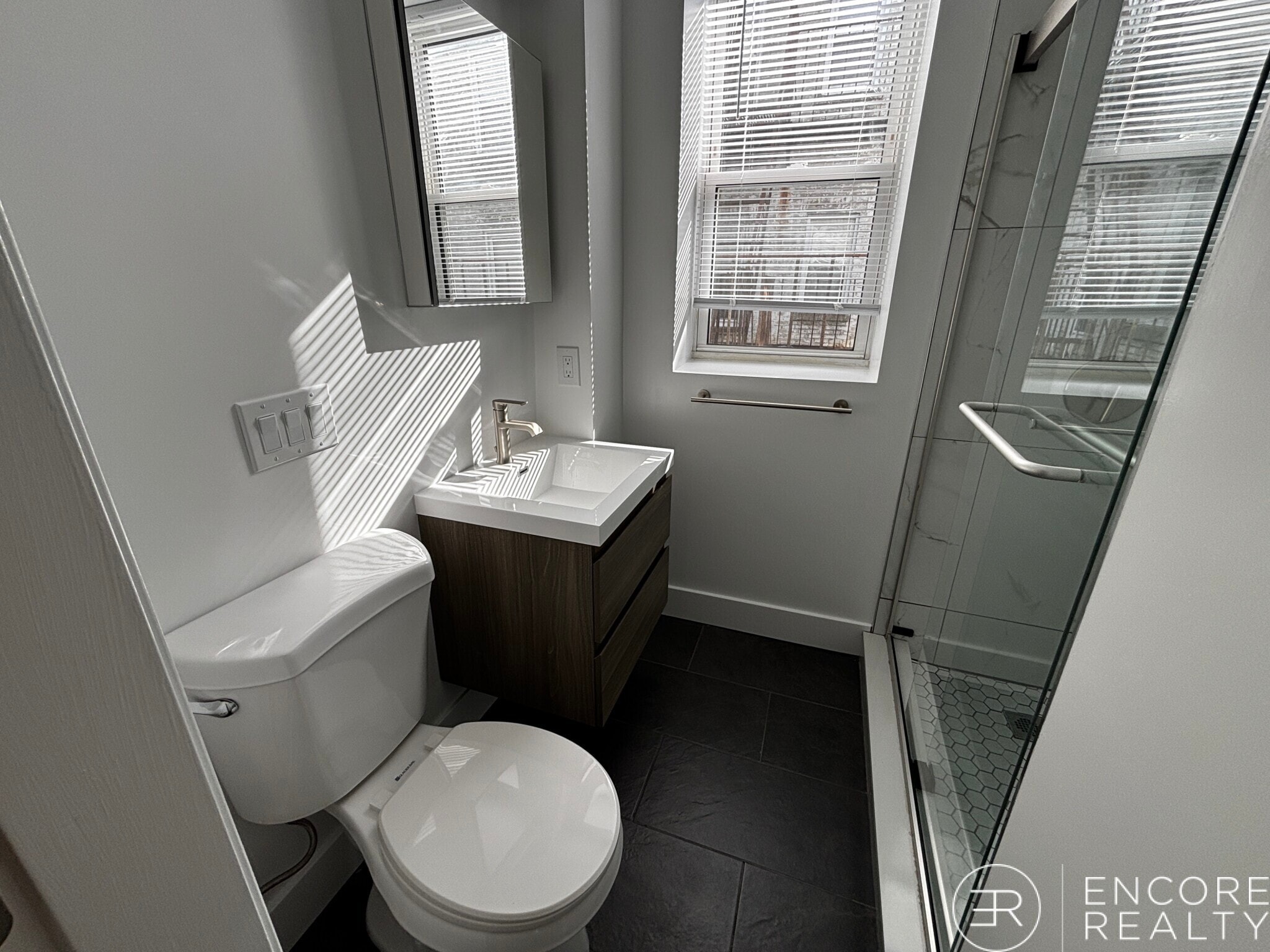 Building Photo - 65 Park Dr